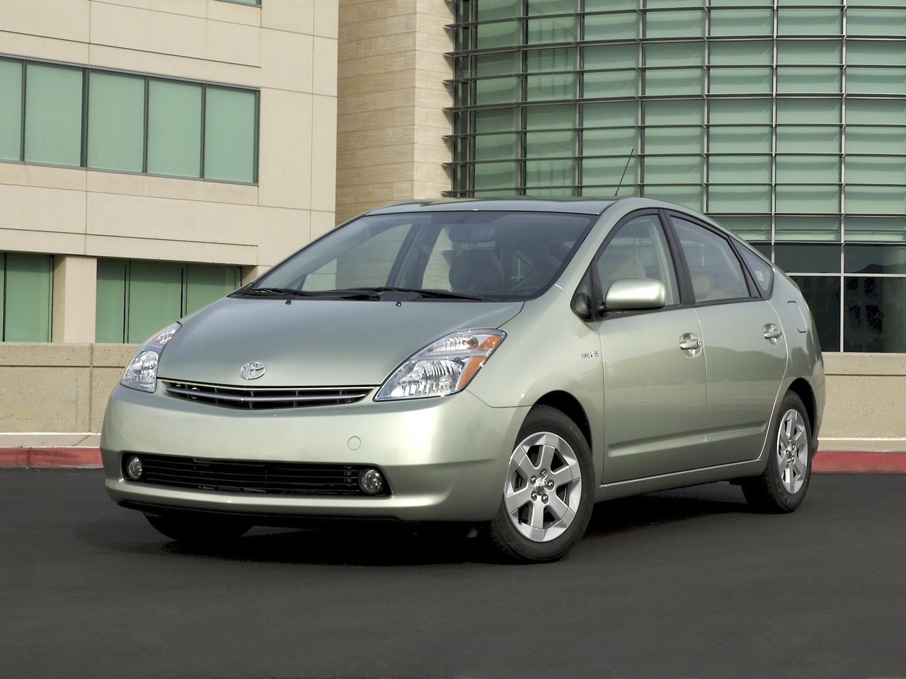 Toyota Prius, 2005 - 2011, II Рестайлинг (XW20), лифтбек: купить, технические характеристики, отзывы и объявления