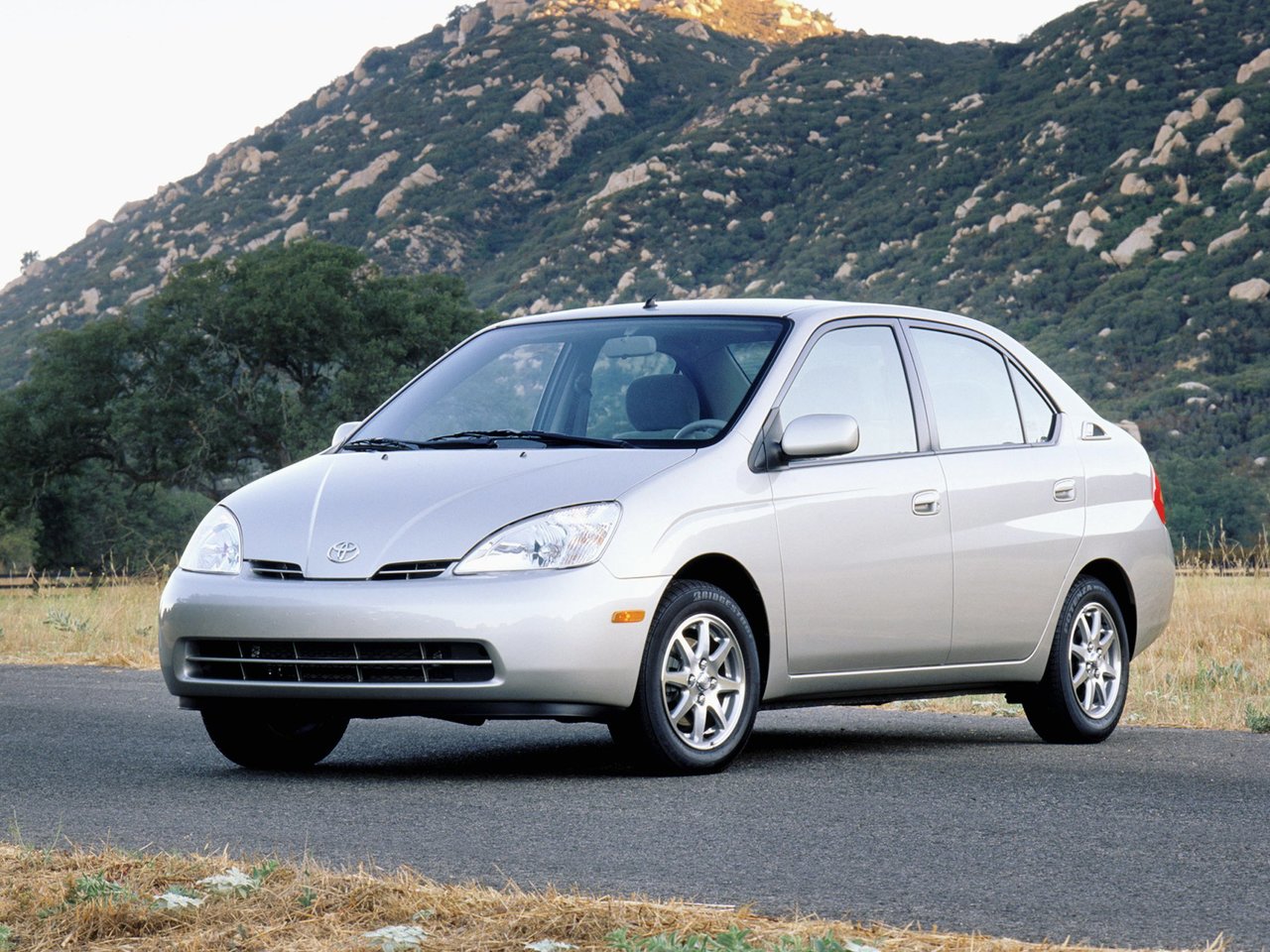 Toyota Prius, 2000 - 2003, I Рестайлинг (XW10), седан: купить, технические характеристики, отзывы и объявления